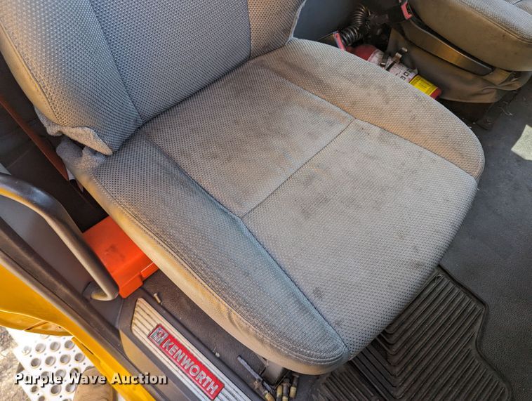 image for item MN9972 2019 Kenworth T680  semi truck