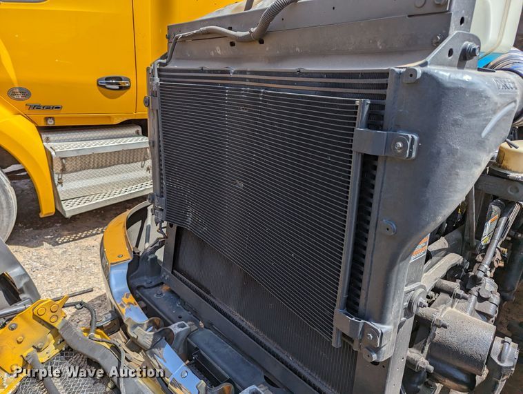 image for item MN9972 2019 Kenworth T680  semi truck