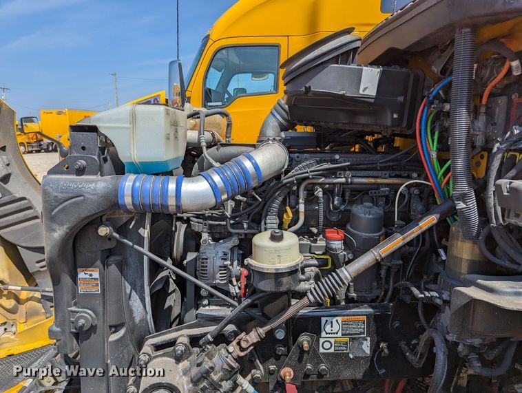 image for item MN9972 2019 Kenworth T680  semi truck