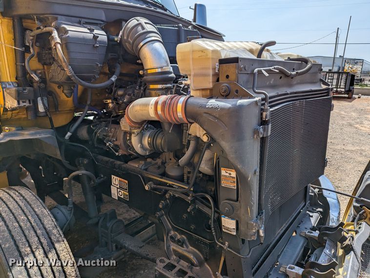 image for item MN9972 2019 Kenworth T680  semi truck