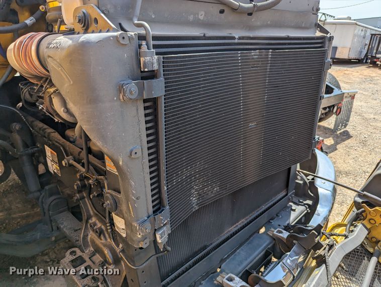 image for item MN9972 2019 Kenworth T680  semi truck