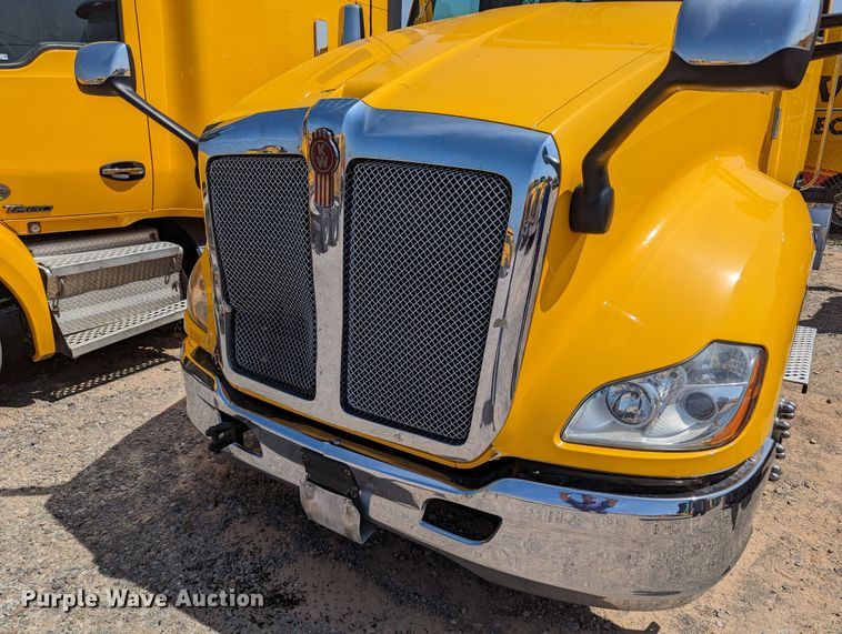 image for item MN9972 2019 Kenworth T680  semi truck