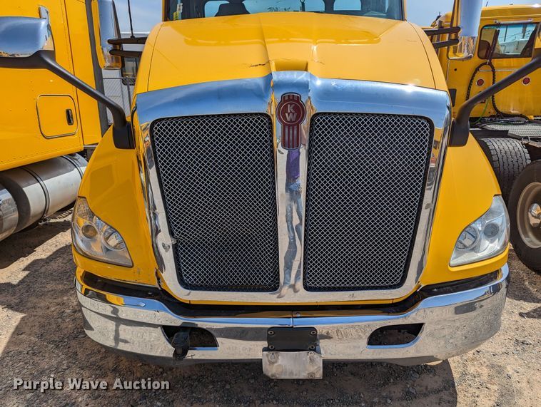 image for item MN9972 2019 Kenworth T680  semi truck