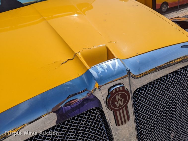 image for item MN9972 2019 Kenworth T680  semi truck