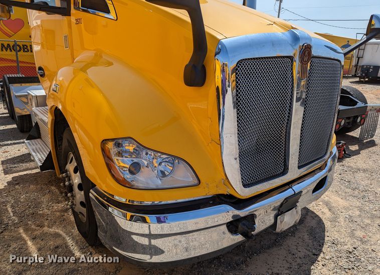 image for item MN9972 2019 Kenworth T680  semi truck