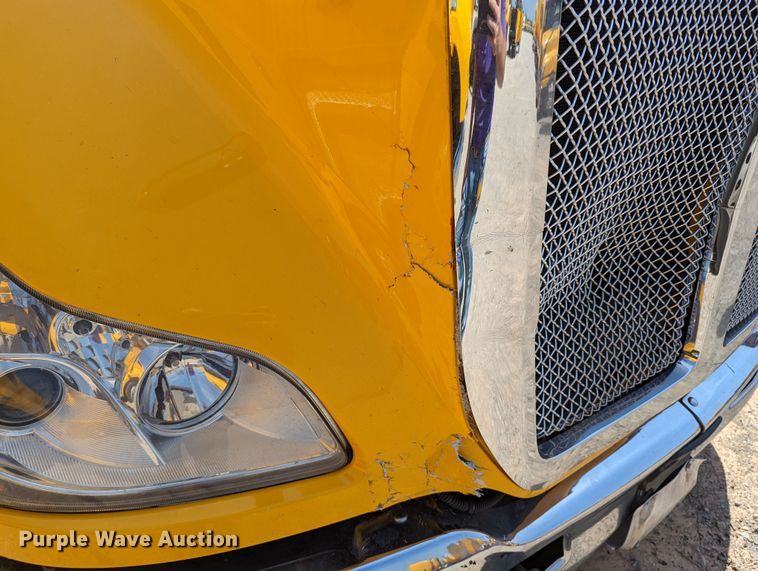 image for item MN9972 2019 Kenworth T680  semi truck