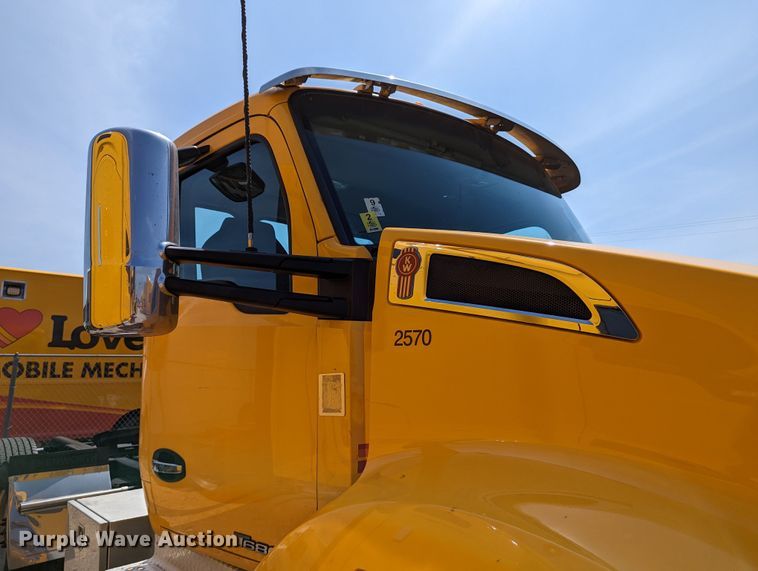 image for item MN9972 2019 Kenworth T680  semi truck