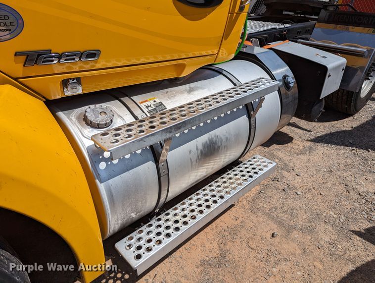 image for item MN9972 2019 Kenworth T680  semi truck