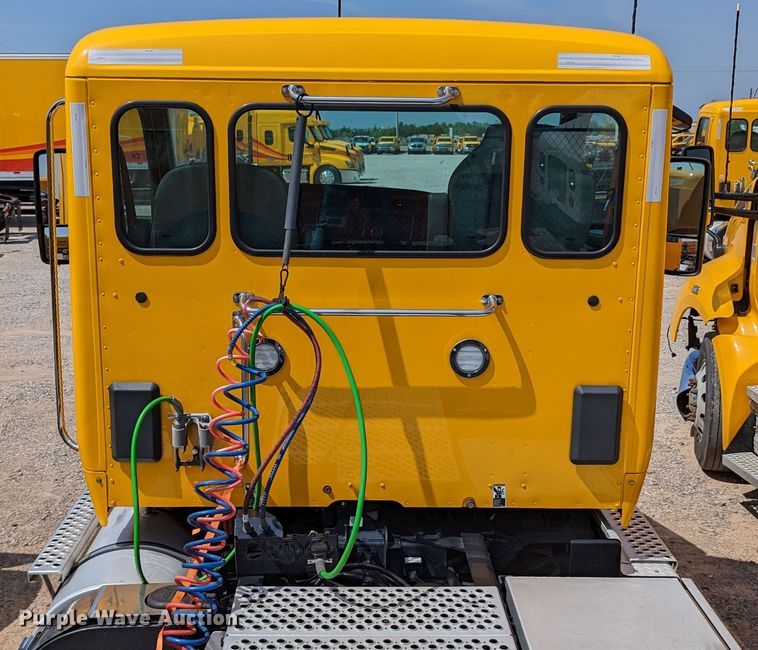 image for item MN9972 2019 Kenworth T680  semi truck