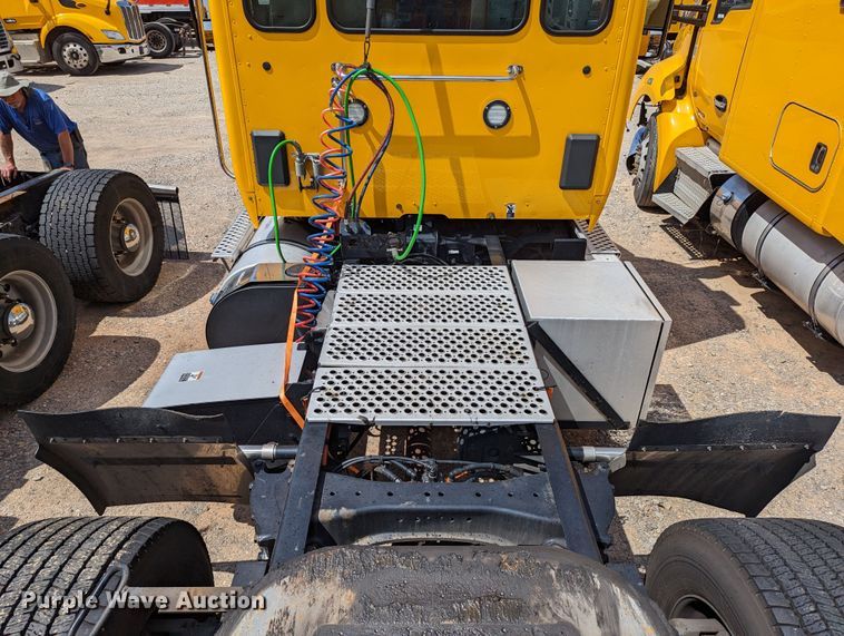 image for item MN9972 2019 Kenworth T680  semi truck