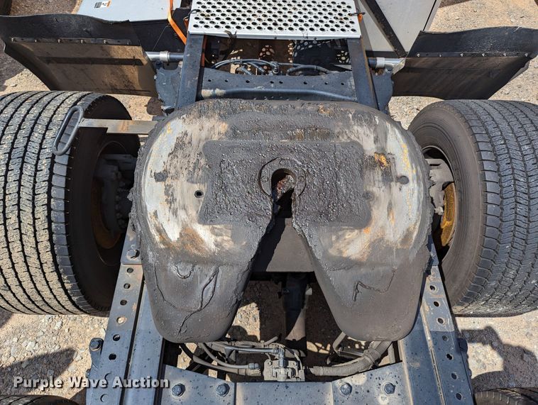 image for item MN9972 2019 Kenworth T680  semi truck