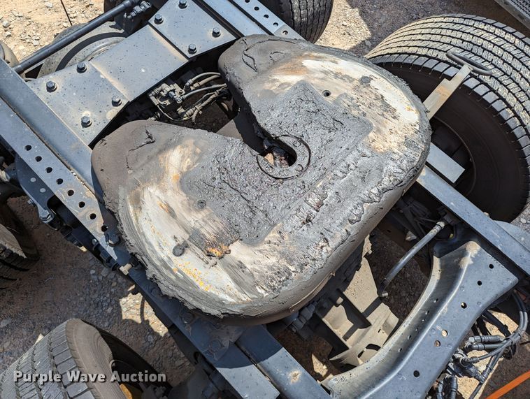 image for item MN9972 2019 Kenworth T680  semi truck