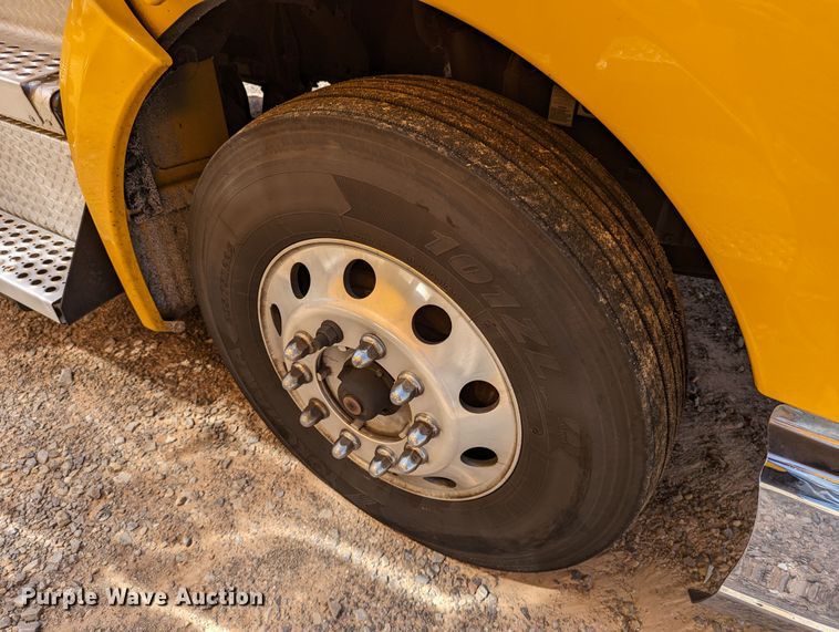 image for item MN9972 2019 Kenworth T680  semi truck