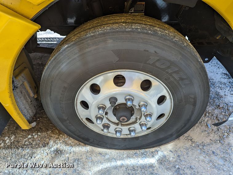 image for item MN9972 2019 Kenworth T680  semi truck