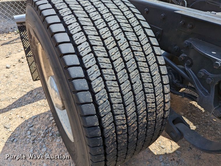 image for item MN9972 2019 Kenworth T680  semi truck