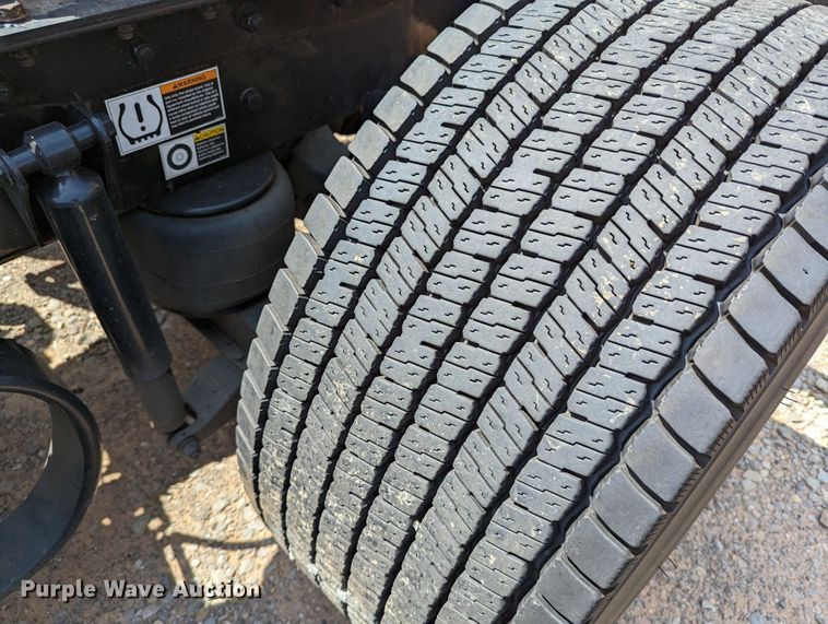 image for item MN9972 2019 Kenworth T680  semi truck