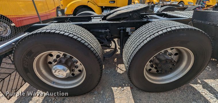 image for item MN9972 2019 Kenworth T680  semi truck