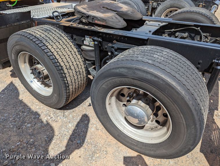 image for item MN9972 2019 Kenworth T680  semi truck