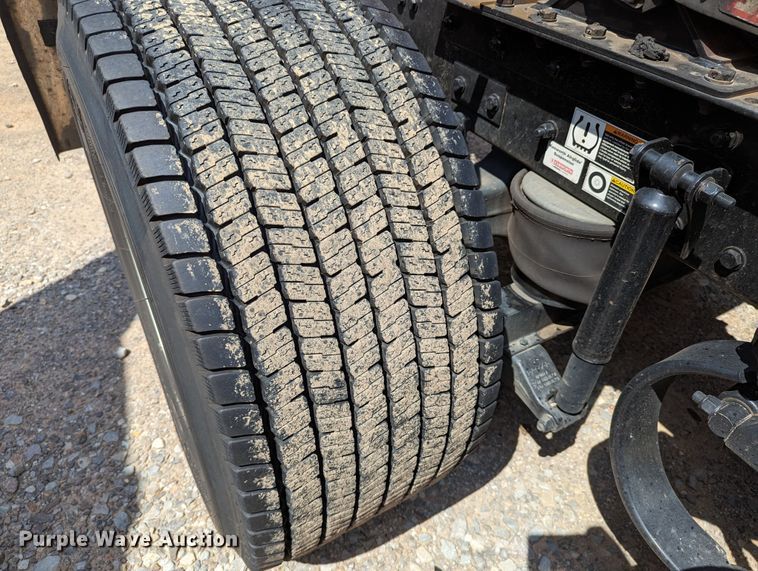 image for item MN9972 2019 Kenworth T680  semi truck