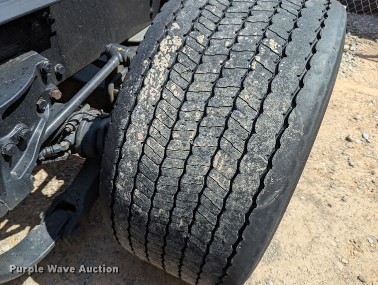 image for item MN9972 2019 Kenworth T680  semi truck