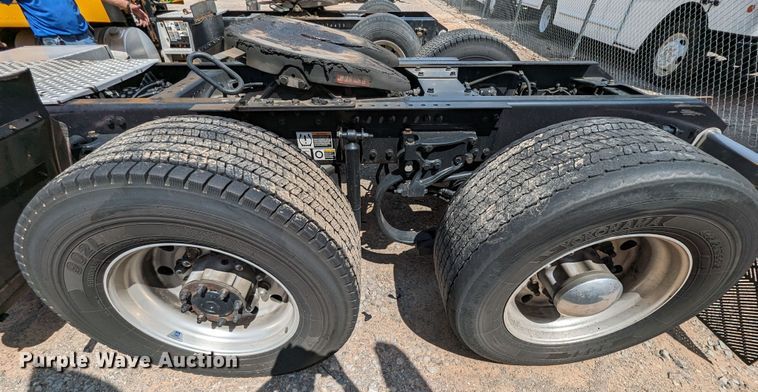 image for item MN9972 2019 Kenworth T680  semi truck