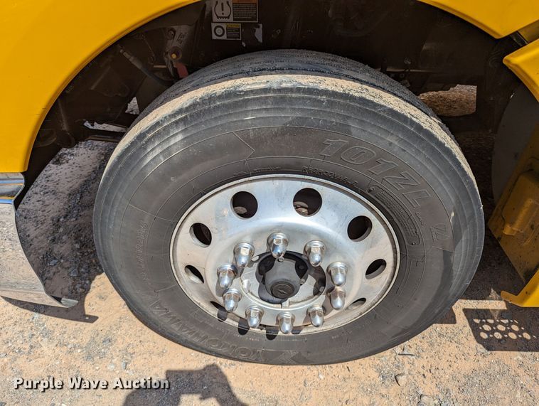 image for item MN9972 2019 Kenworth T680  semi truck