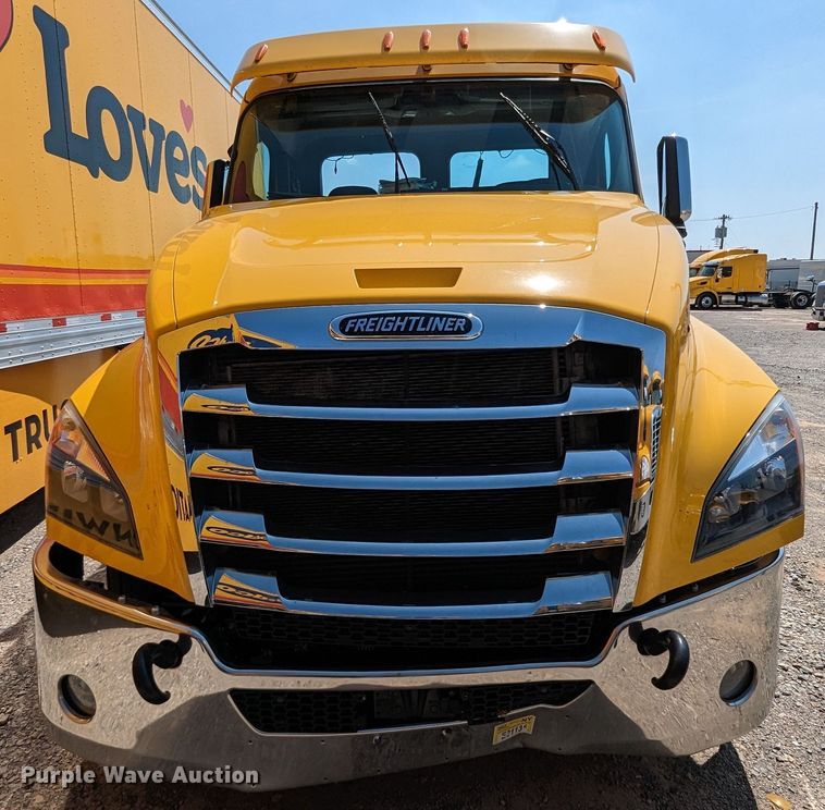 image for item MN9973 2020 Freightliner Cascadia 126  semi truck