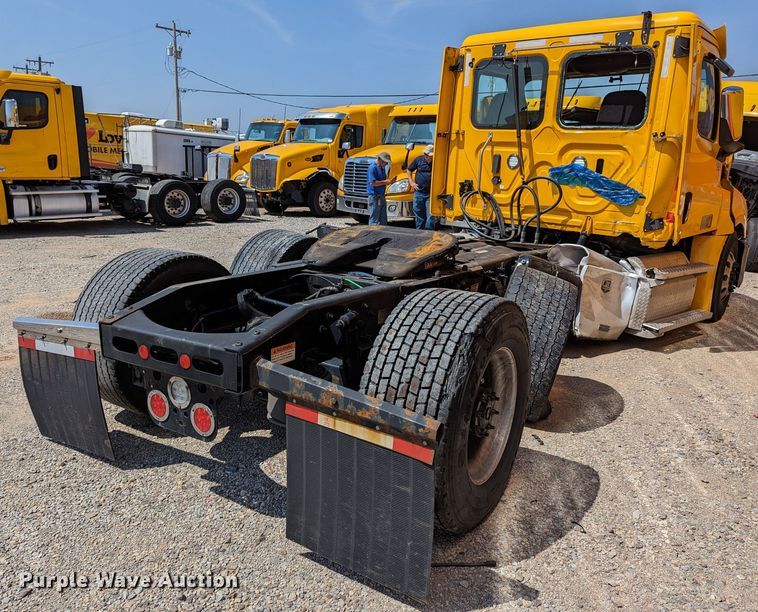 image for item MN9973 2020 Freightliner Cascadia 126  semi truck