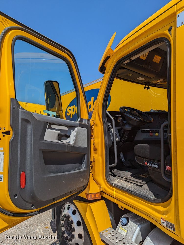 image for item MN9973 2020 Freightliner Cascadia 126  semi truck