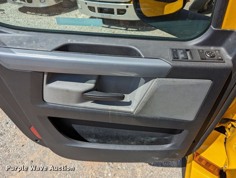 image for item MN9973 2020 Freightliner Cascadia 126  semi truck