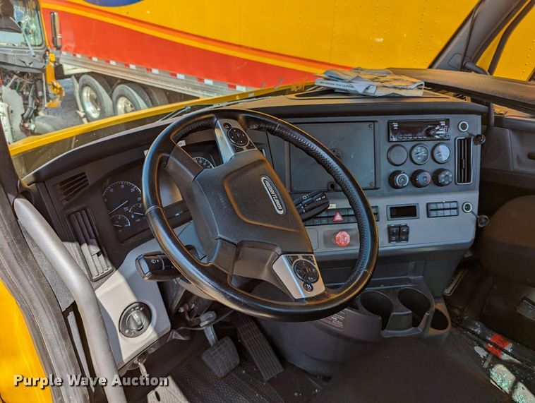 image for item MN9973 2020 Freightliner Cascadia 126  semi truck