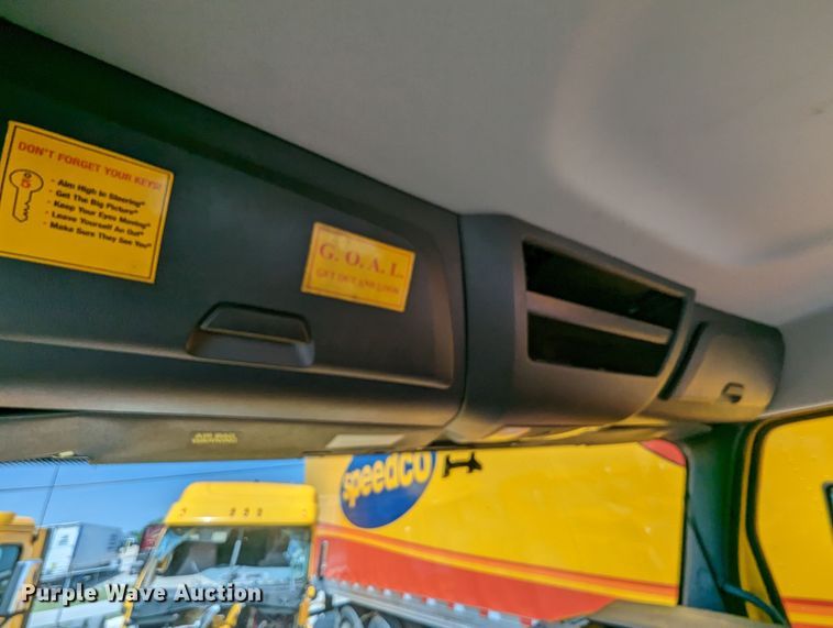 image for item MN9973 2020 Freightliner Cascadia 126  semi truck