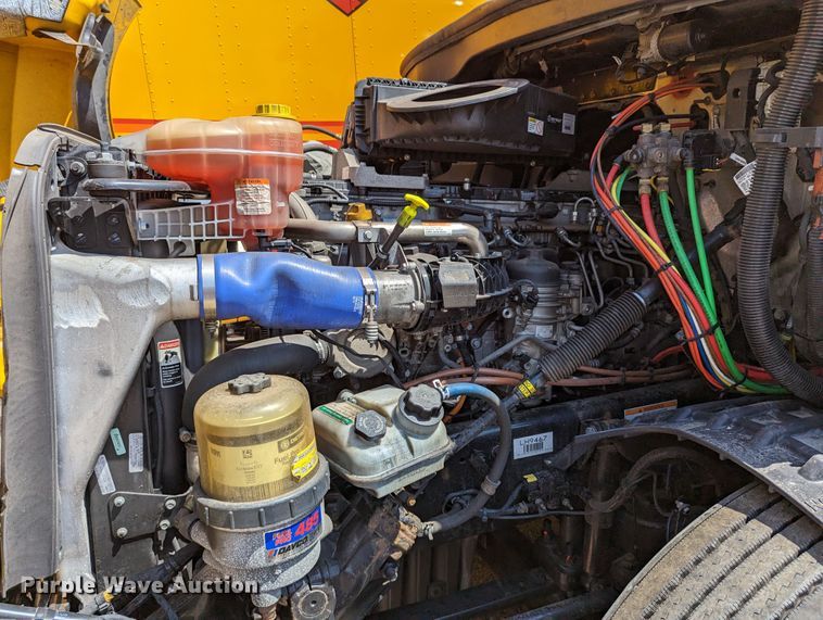 image for item MN9973 2020 Freightliner Cascadia 126  semi truck