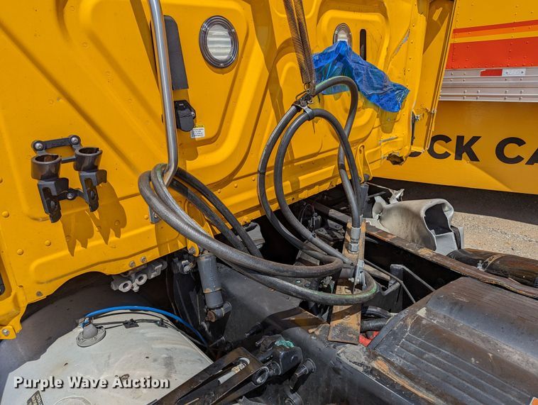 image for item MN9973 2020 Freightliner Cascadia 126  semi truck