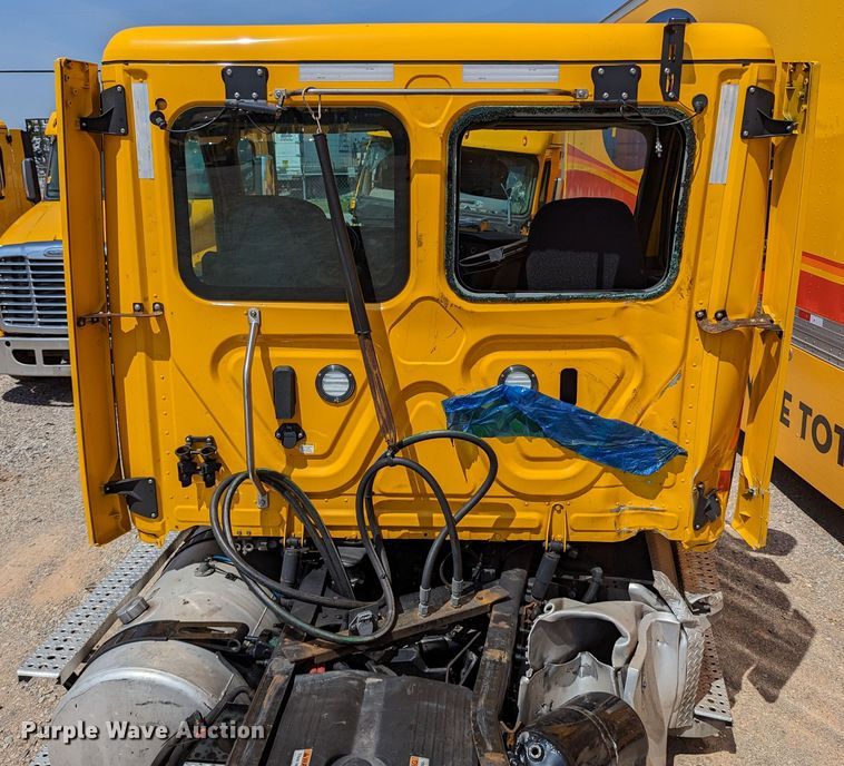 image for item MN9973 2020 Freightliner Cascadia 126  semi truck