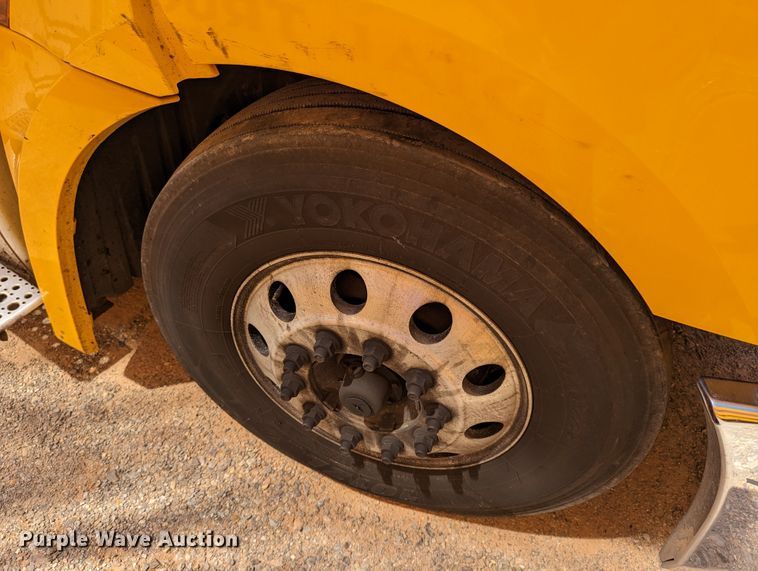 image for item MN9973 2020 Freightliner Cascadia 126  semi truck