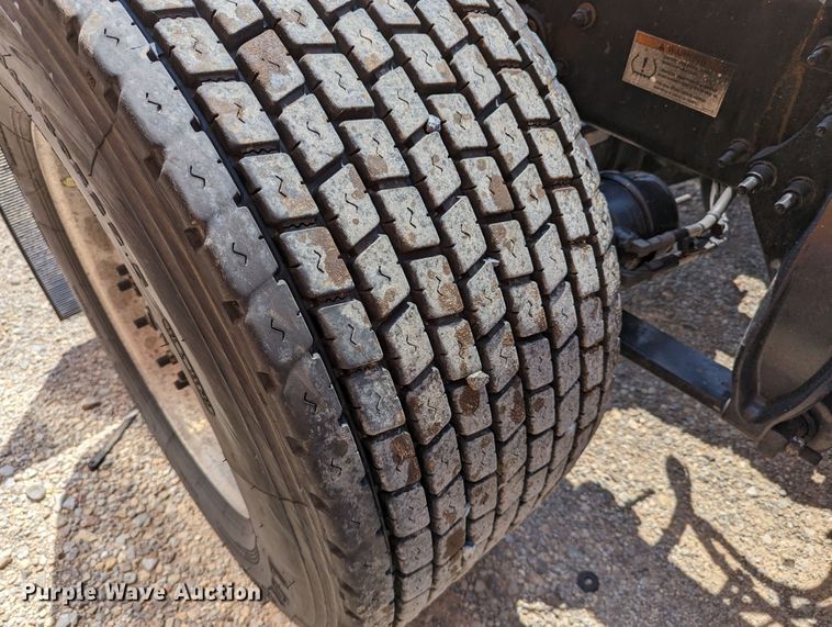 image for item MN9973 2020 Freightliner Cascadia 126  semi truck