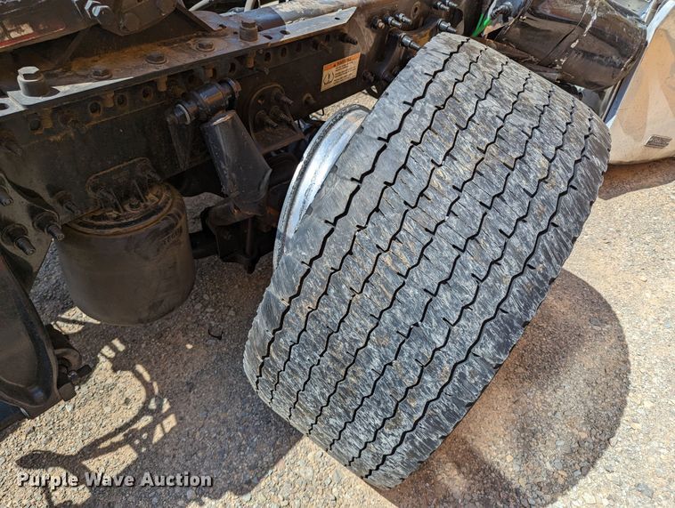 image for item MN9973 2020 Freightliner Cascadia 126  semi truck