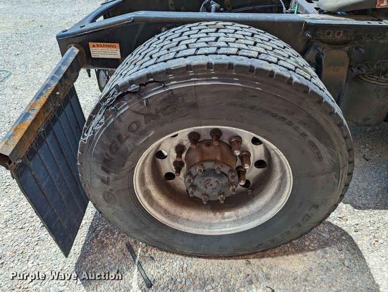 image for item MN9973 2020 Freightliner Cascadia 126  semi truck