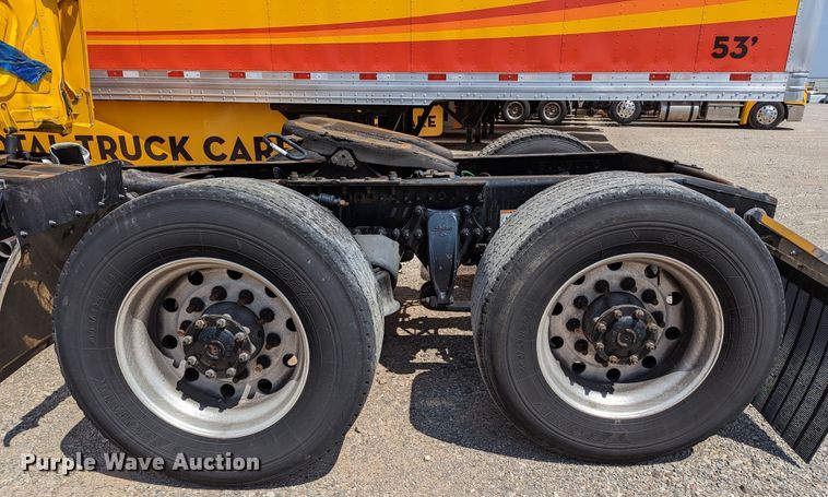 image for item MN9973 2020 Freightliner Cascadia 126  semi truck