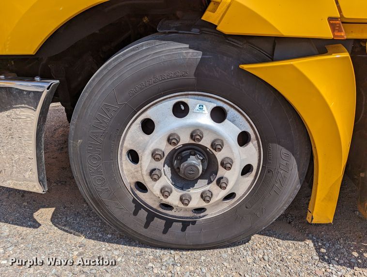 image for item MN9973 2020 Freightliner Cascadia 126  semi truck