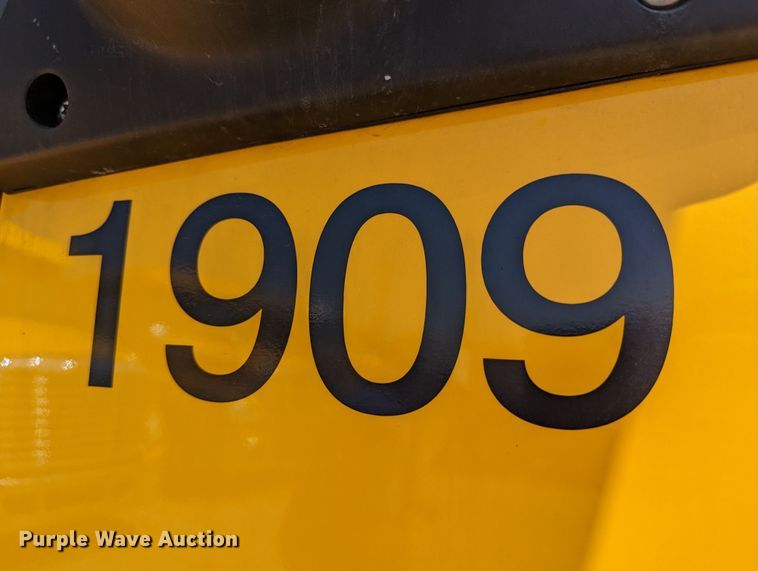 image for item MN9973 2020 Freightliner Cascadia 126  semi truck