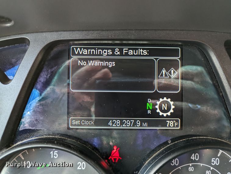 image for item MN9974 2019 Peterbilt 579  semi truck