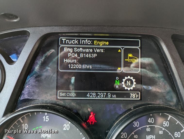 image for item MN9974 2019 Peterbilt 579  semi truck