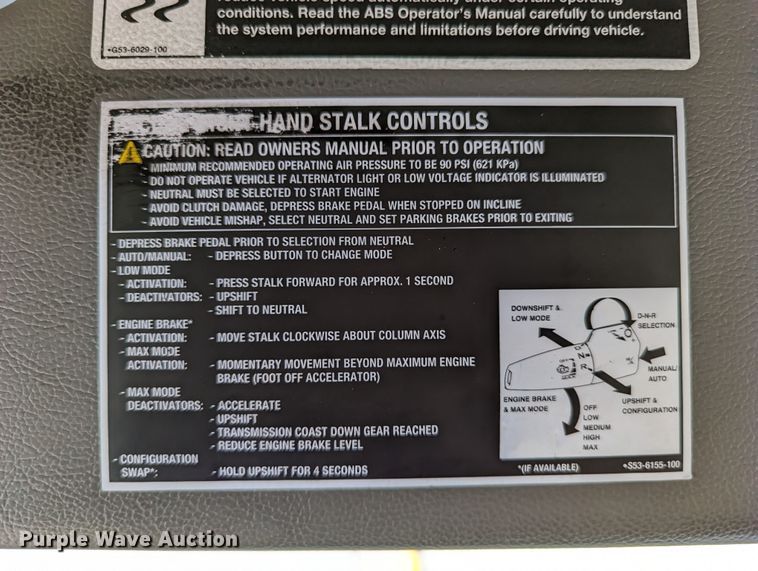 image for item MN9974 2019 Peterbilt 579  semi truck