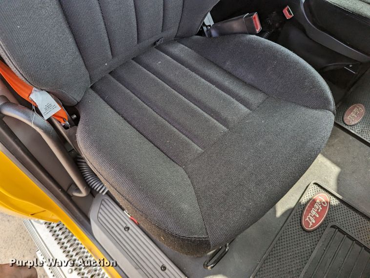 image for item MN9974 2019 Peterbilt 579  semi truck