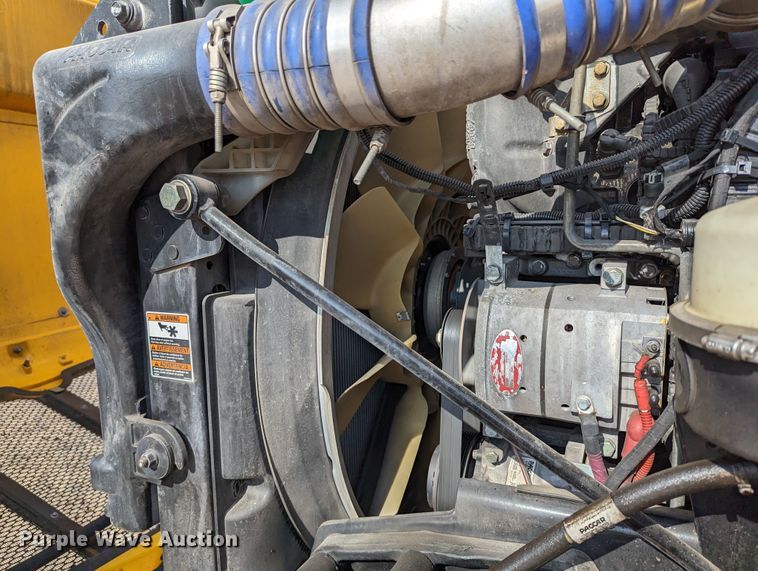 image for item MN9974 2019 Peterbilt 579  semi truck