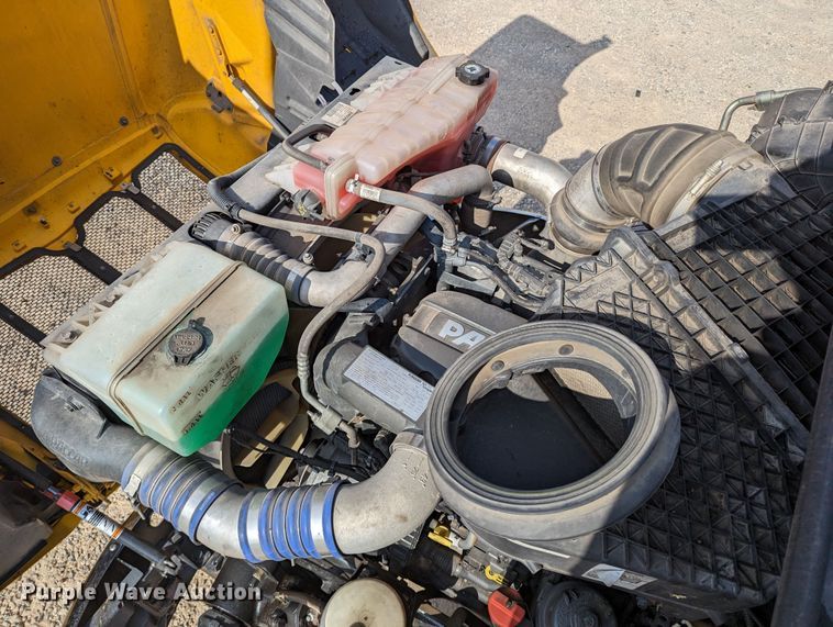 image for item MN9974 2019 Peterbilt 579  semi truck