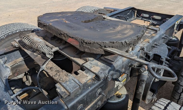 image for item MN9974 2019 Peterbilt 579  semi truck