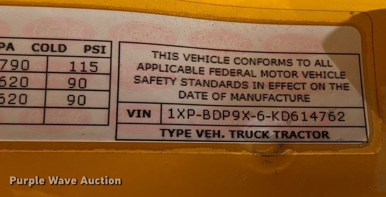 image for item MN9974 2019 Peterbilt 579  semi truck
